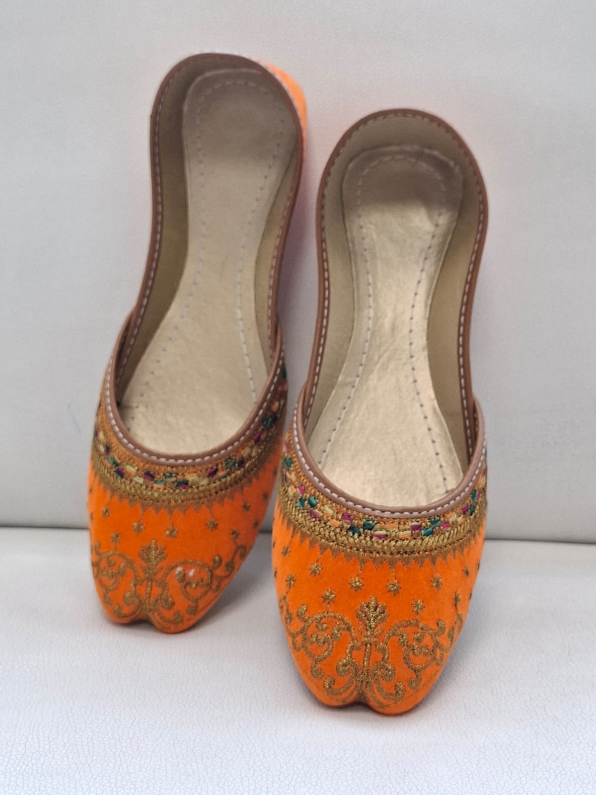 Timeless Elegance: Exquisite Artisan Punjabi Khussa - Authentic Pakistani Flat Jutti